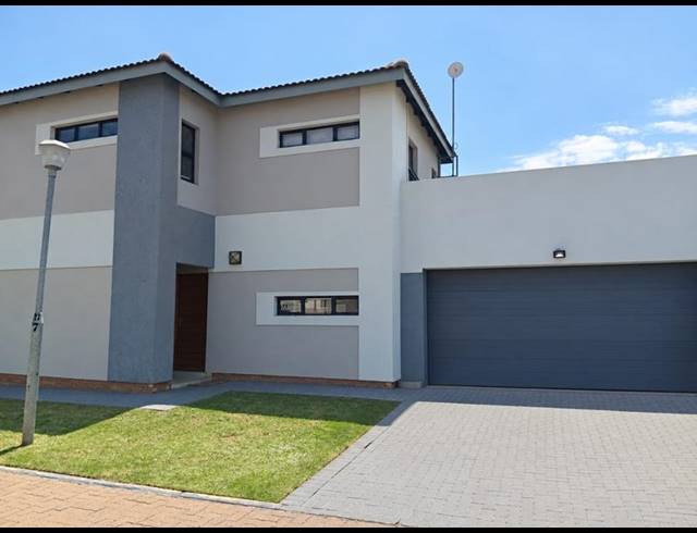 3 BEDROOM HOUSE FOR SALE IN THATCHFIELD